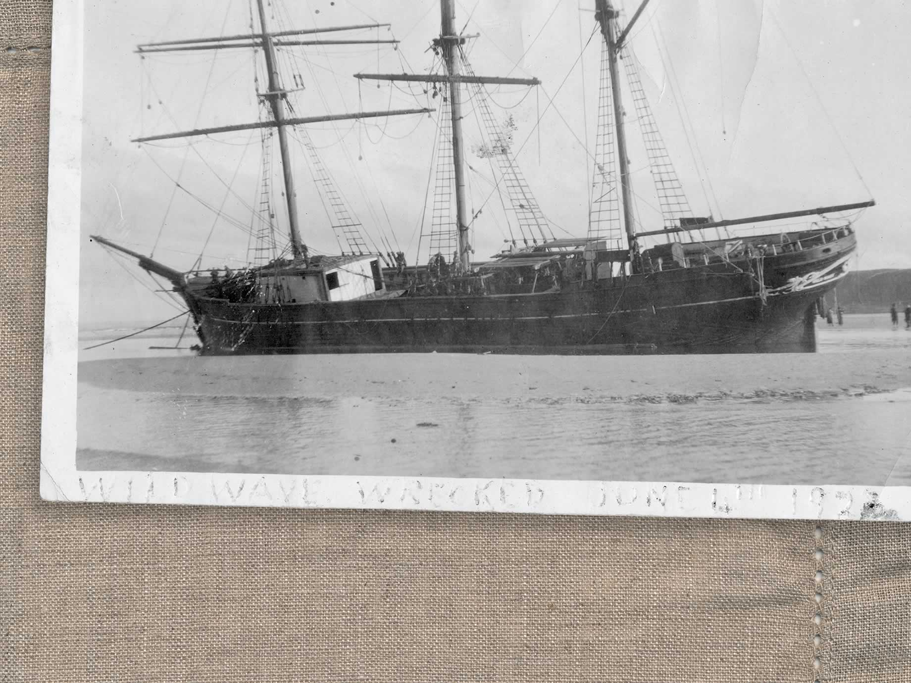 Das Wrack des Handelsschiffs „Wild Wave“ am Tatlow’s Beach, 4. Juni 1923