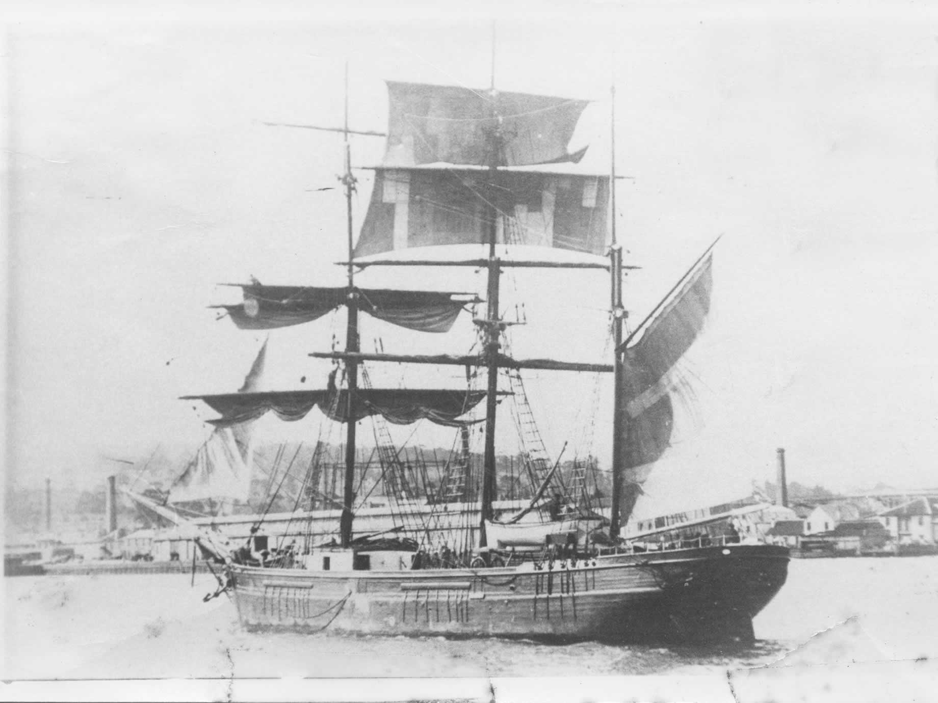 The ‘Wild Wave’ wrecked at Tatlow’s Beach, June 1923